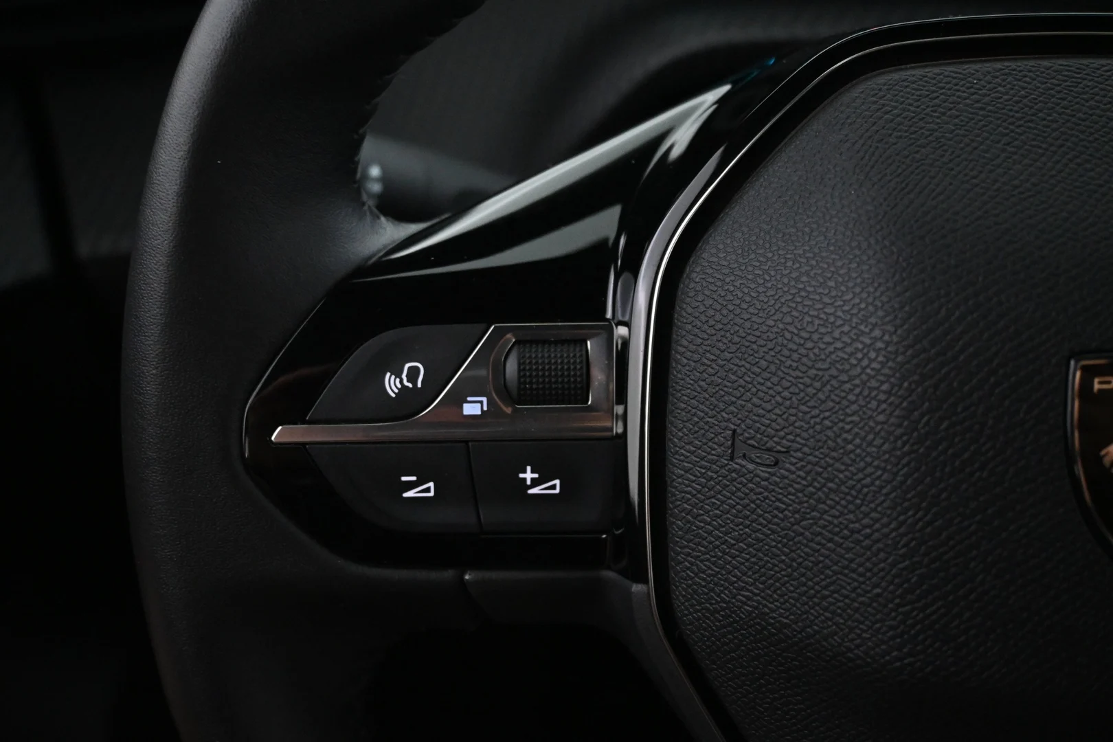 Car Image - NpmX379stcUGr8W1vAjVA