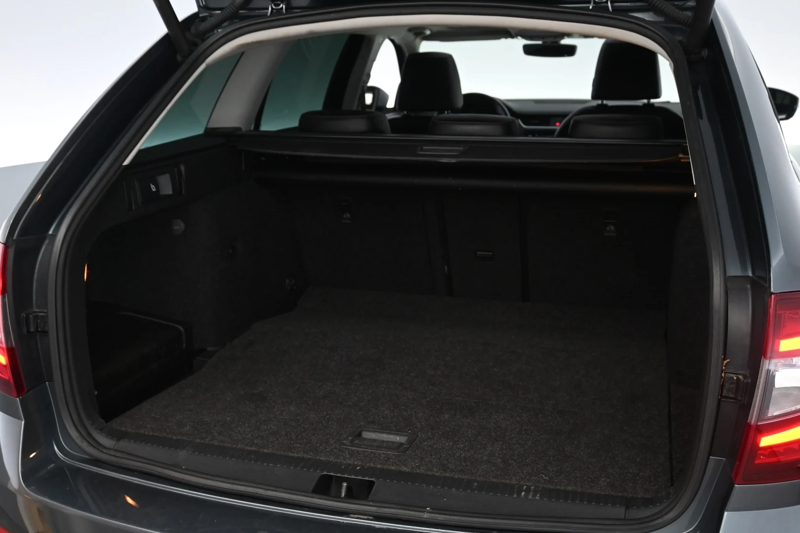 Car Image - 552fj31BgkCTAnbAlvfQiH