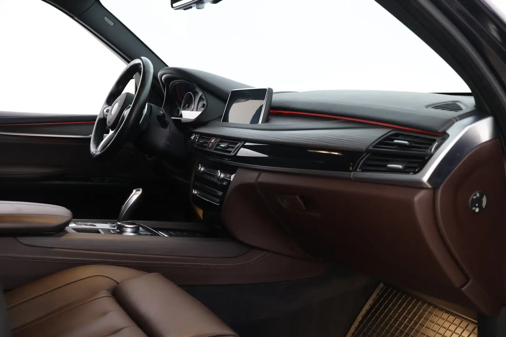 Car Image - 5b6iIfta3ysmhwkKdyELAI