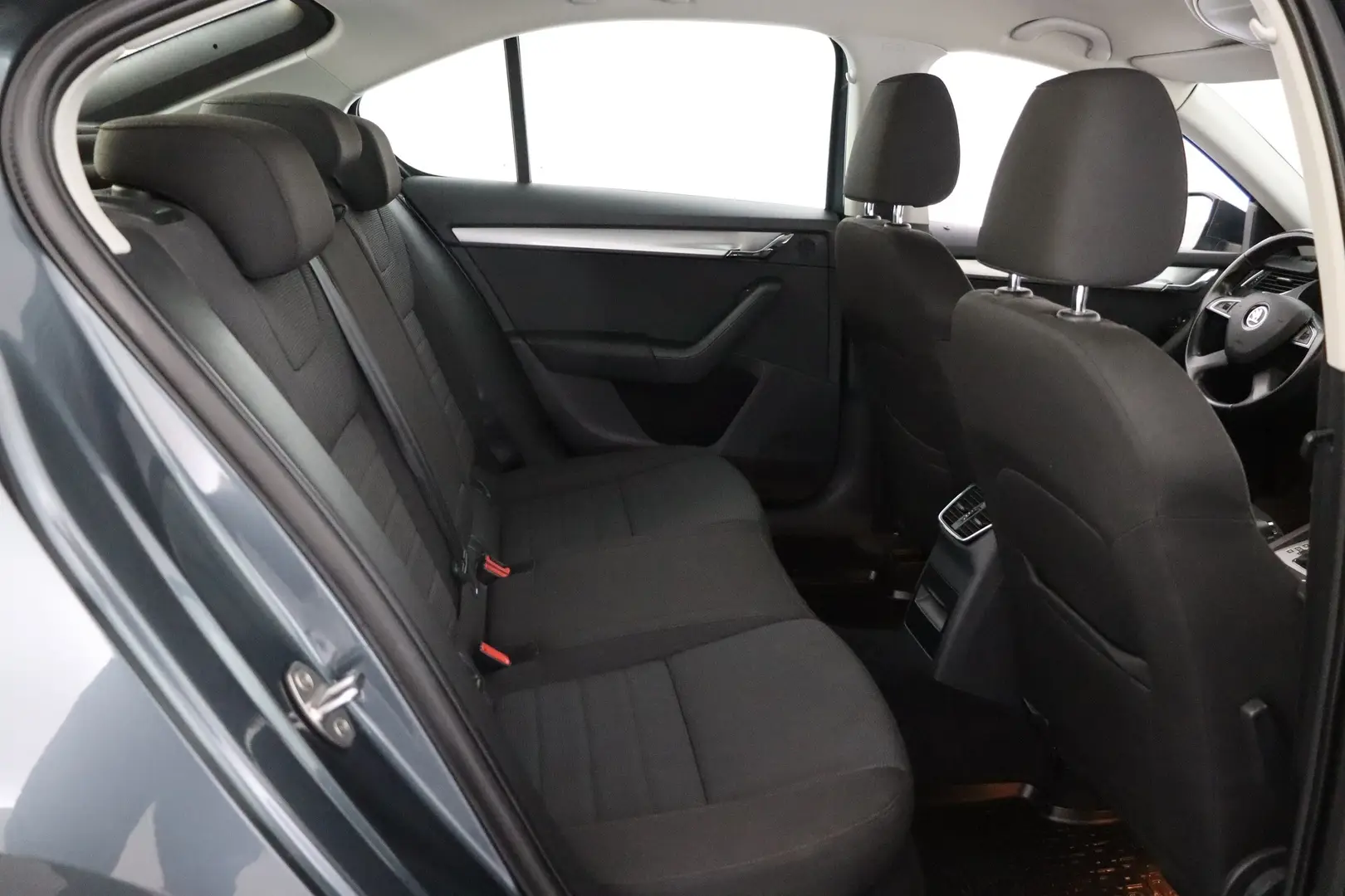 Car Image - 6576wZ1kye2zINsjOvgQw0