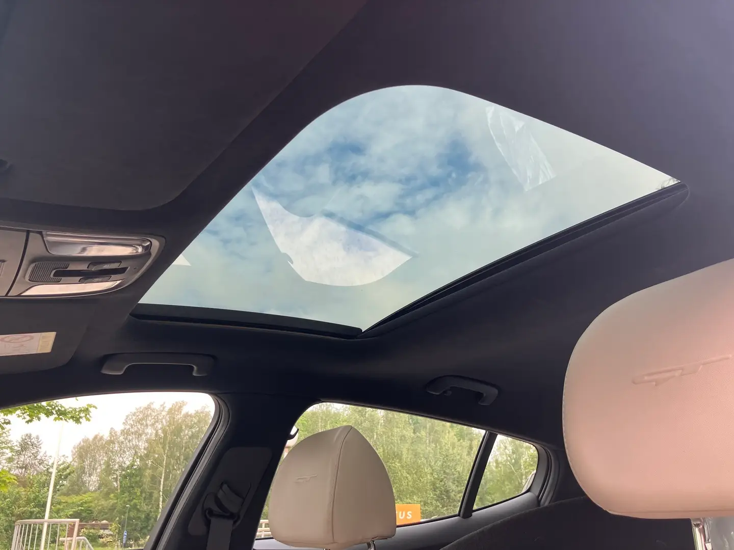 Car Image - EwGCeKWlv7qfl2dw8Kcc3