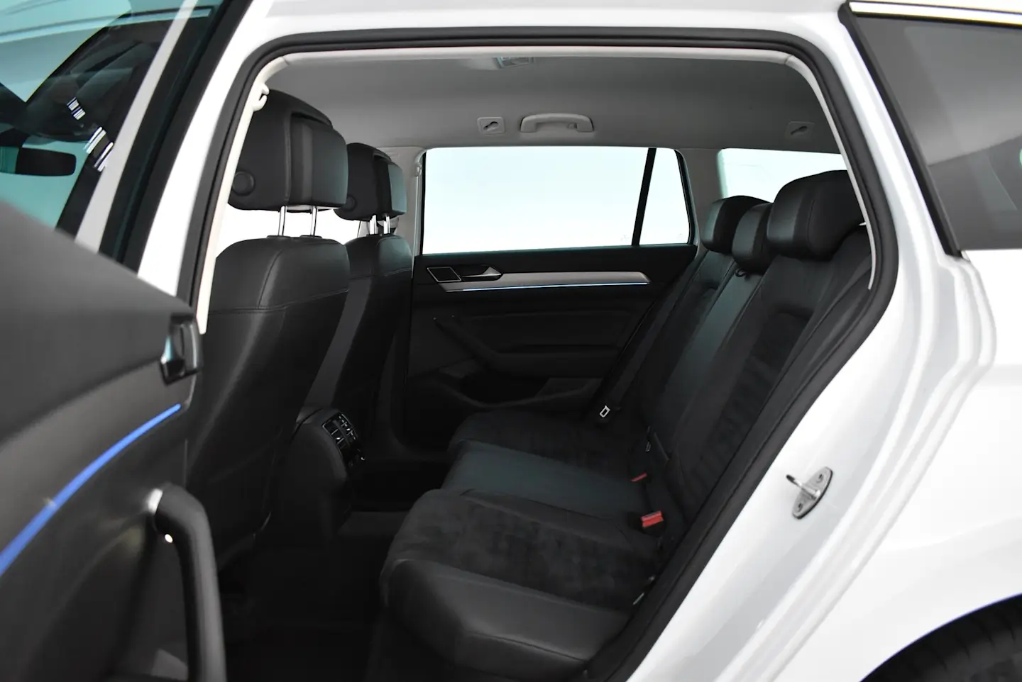 Car Image - CBLQ5gAoPwpCgIDHMj8a9