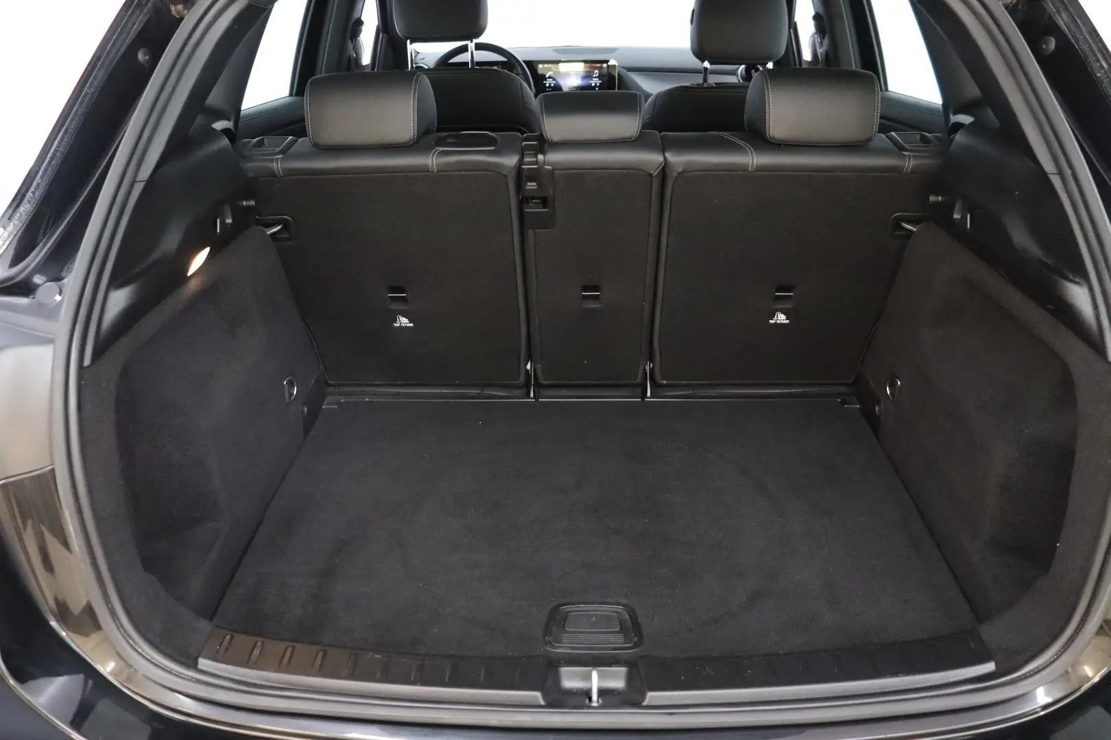 Car Image - 4QDYB2cTvvp4fEYM49Oxqo