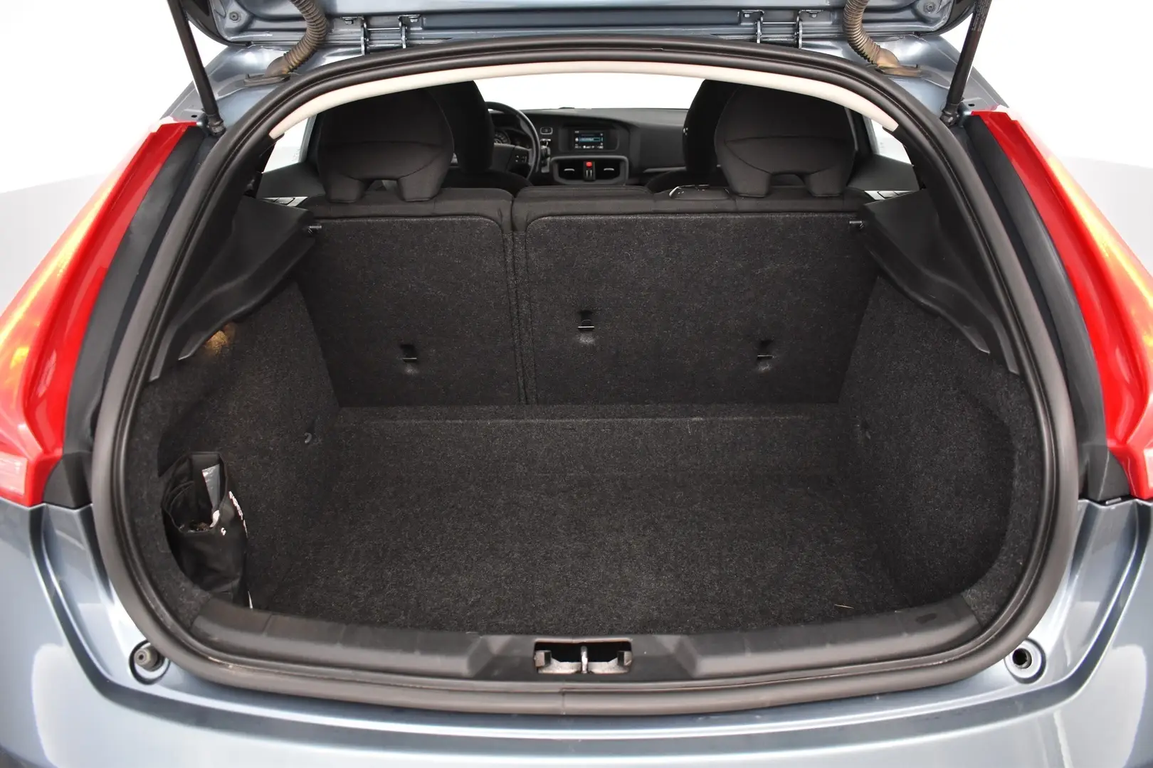 Car Image - 4XdKZnLI9bzWw1k1FE8D3d