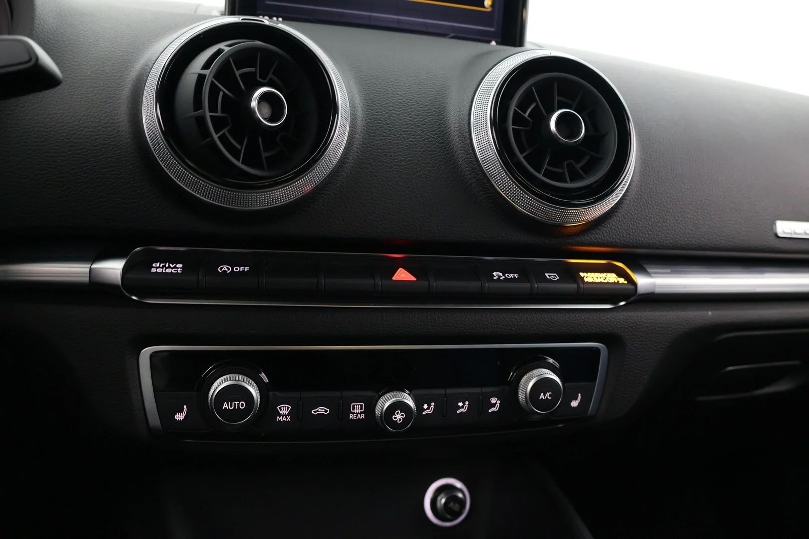 Car Image - 4IMIXNROpf4D3Tp1nLxNL6