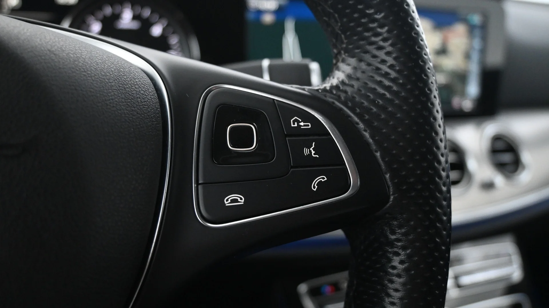 Car Image - 1S9xHCUVZVRDKrLVVogshs