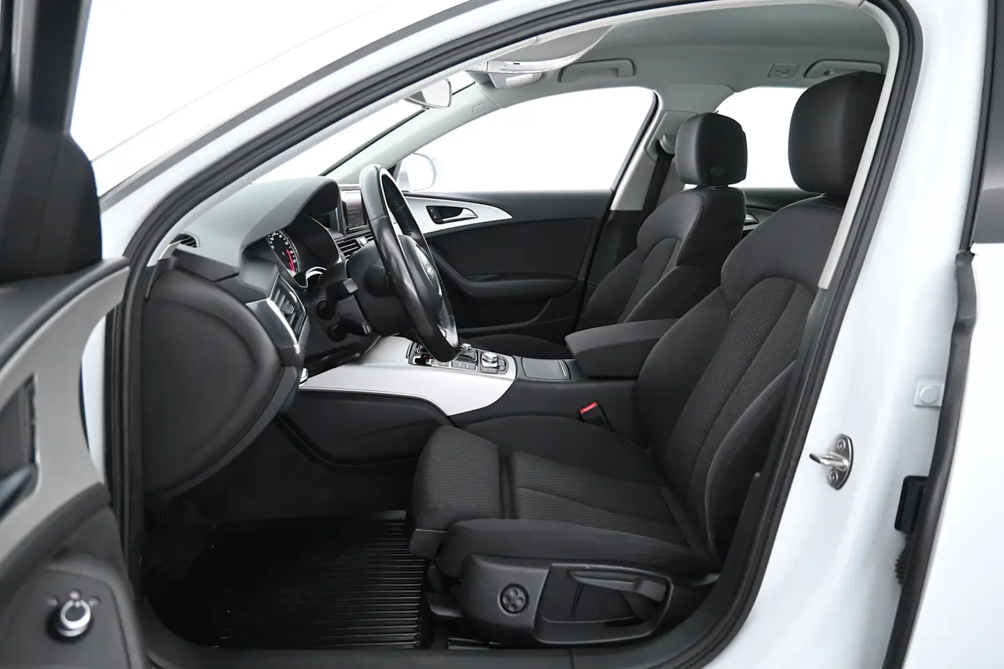 Car Image - 2bzuuQ6DpebRMZEpOcptuF