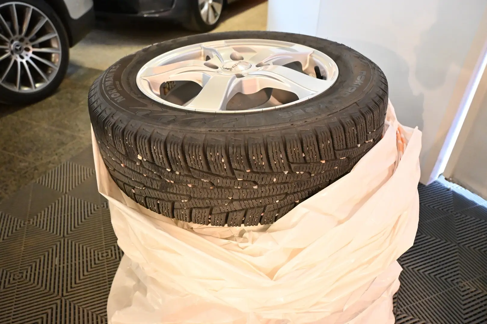 Car Image - 6khP1Ru71VbpIbLJ4Sx04C