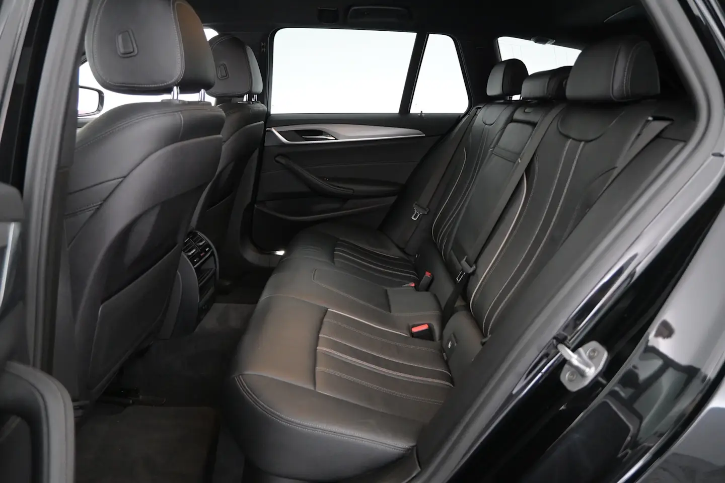 Car Image - 2cstSpAzBwdTJZjz5NxGnB