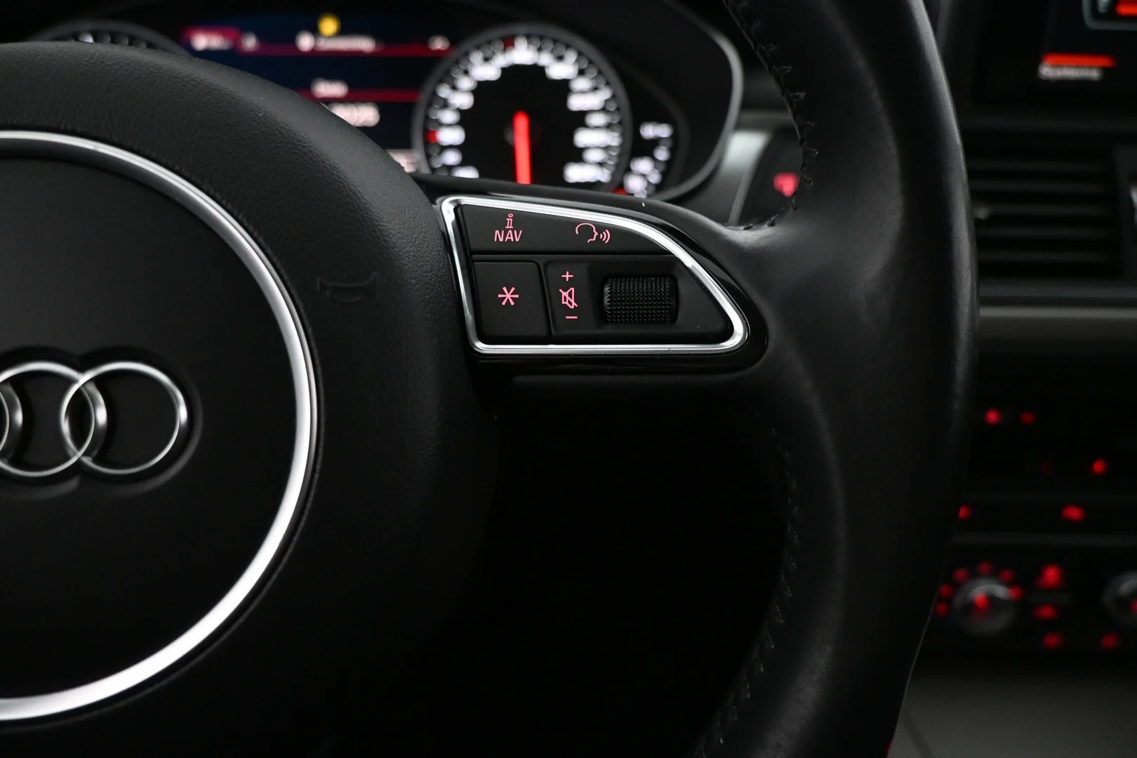 Car Image - 3Q2FsZDxp0vID2noj8DhUk