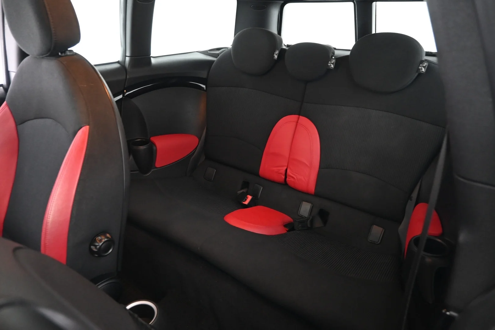 Car Image - 2qbmK8GrgKxNA3LpxVz76I