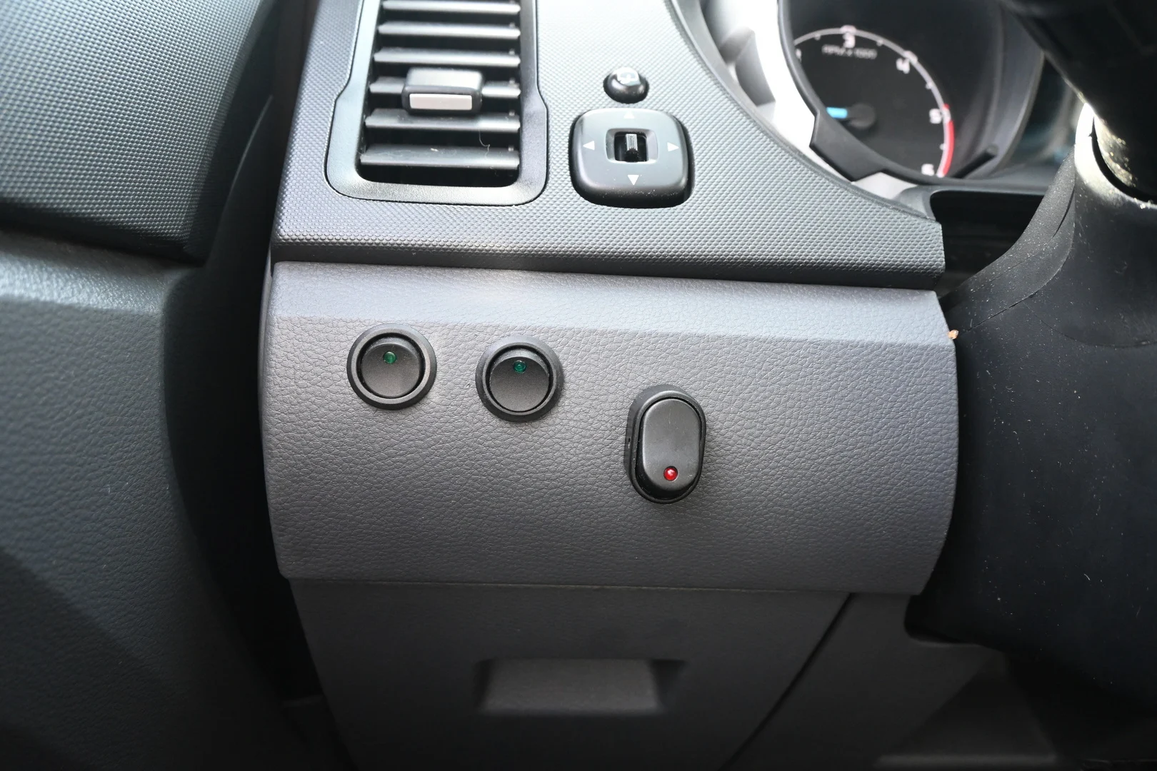 Car Image - 1S1YV34R5Fo63omzLqSFKZ