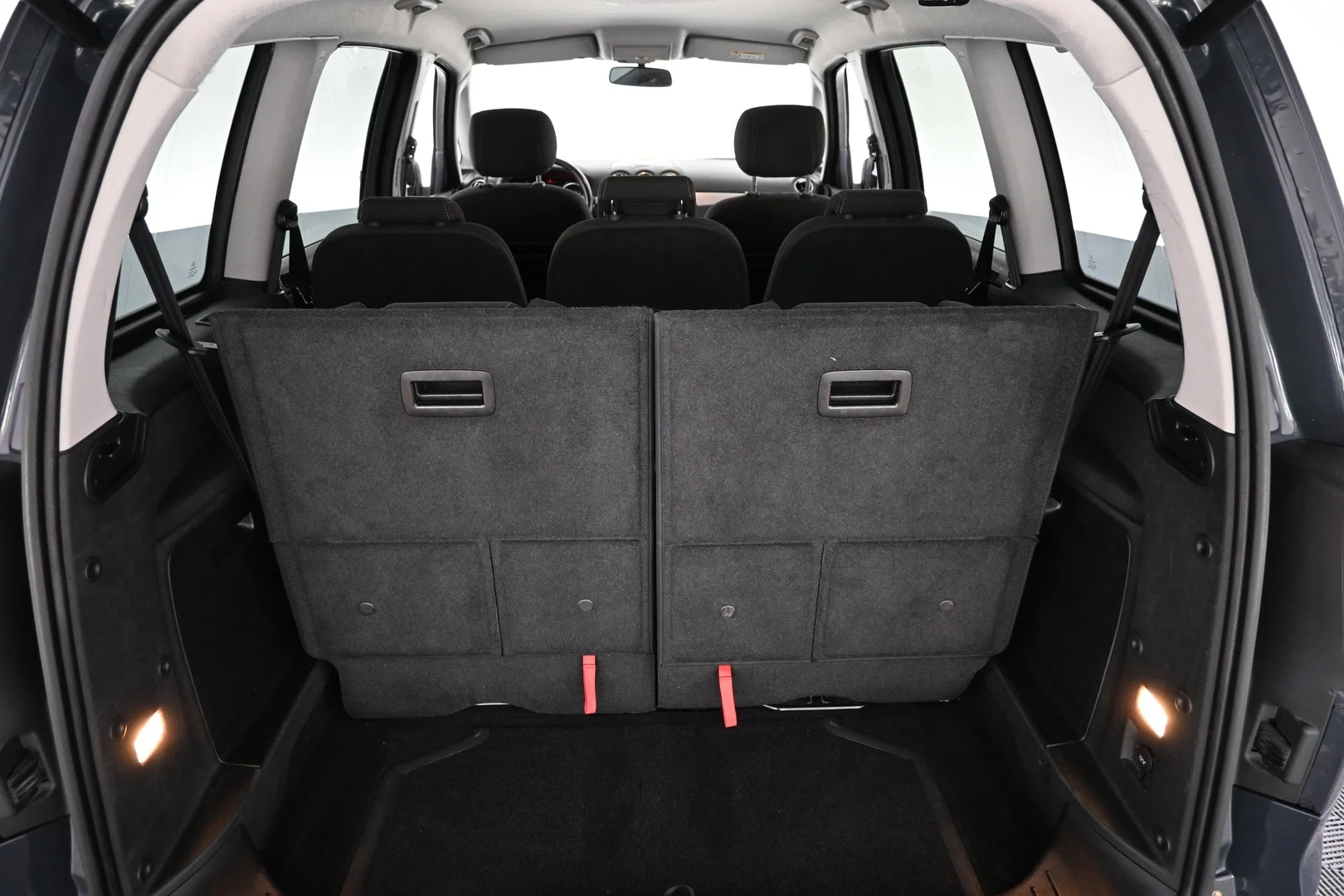 Car Image - 2vb8HgaXMwwyu9d0oLmD6E