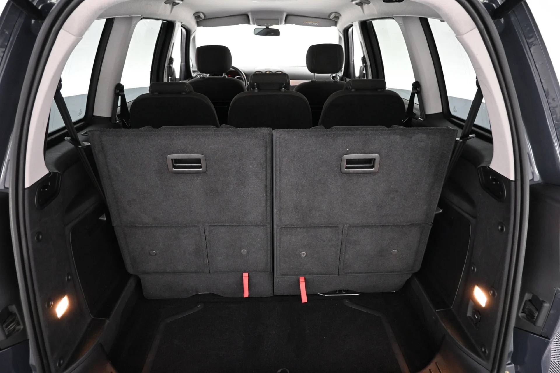 Car Image - 2vb8HgaXMwwyu9d0oLmD6E