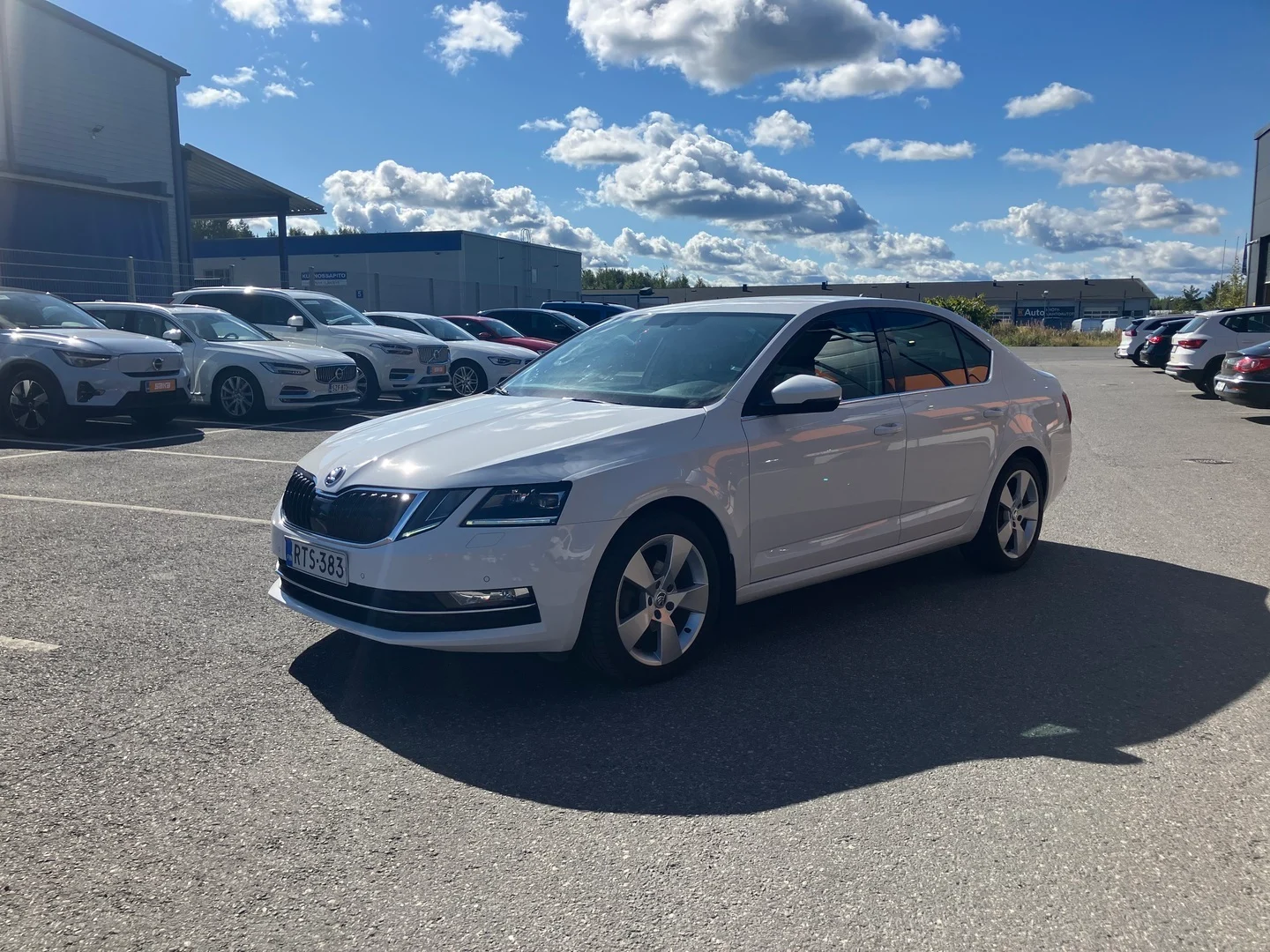 Car Image - 6Wi0IzmUYYn4NZwi6ZUrgv