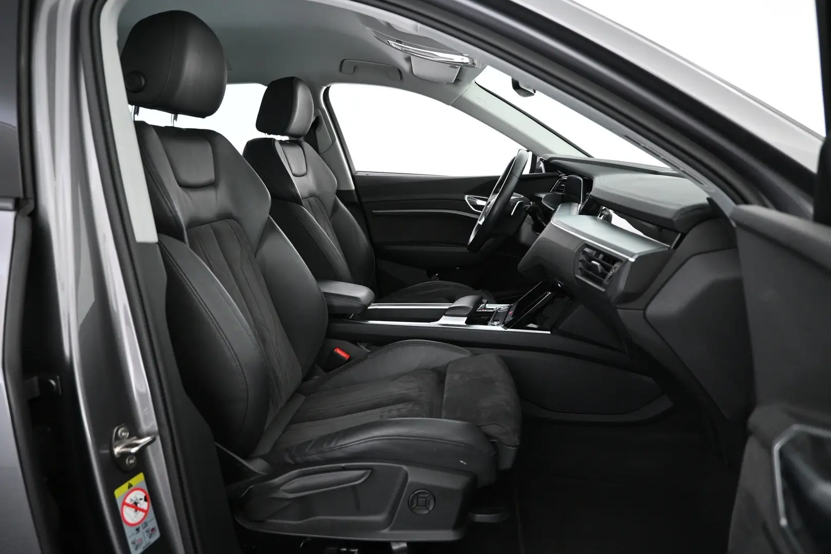 Car Image - 1uDot3mjT0SjnHLdRYlh68