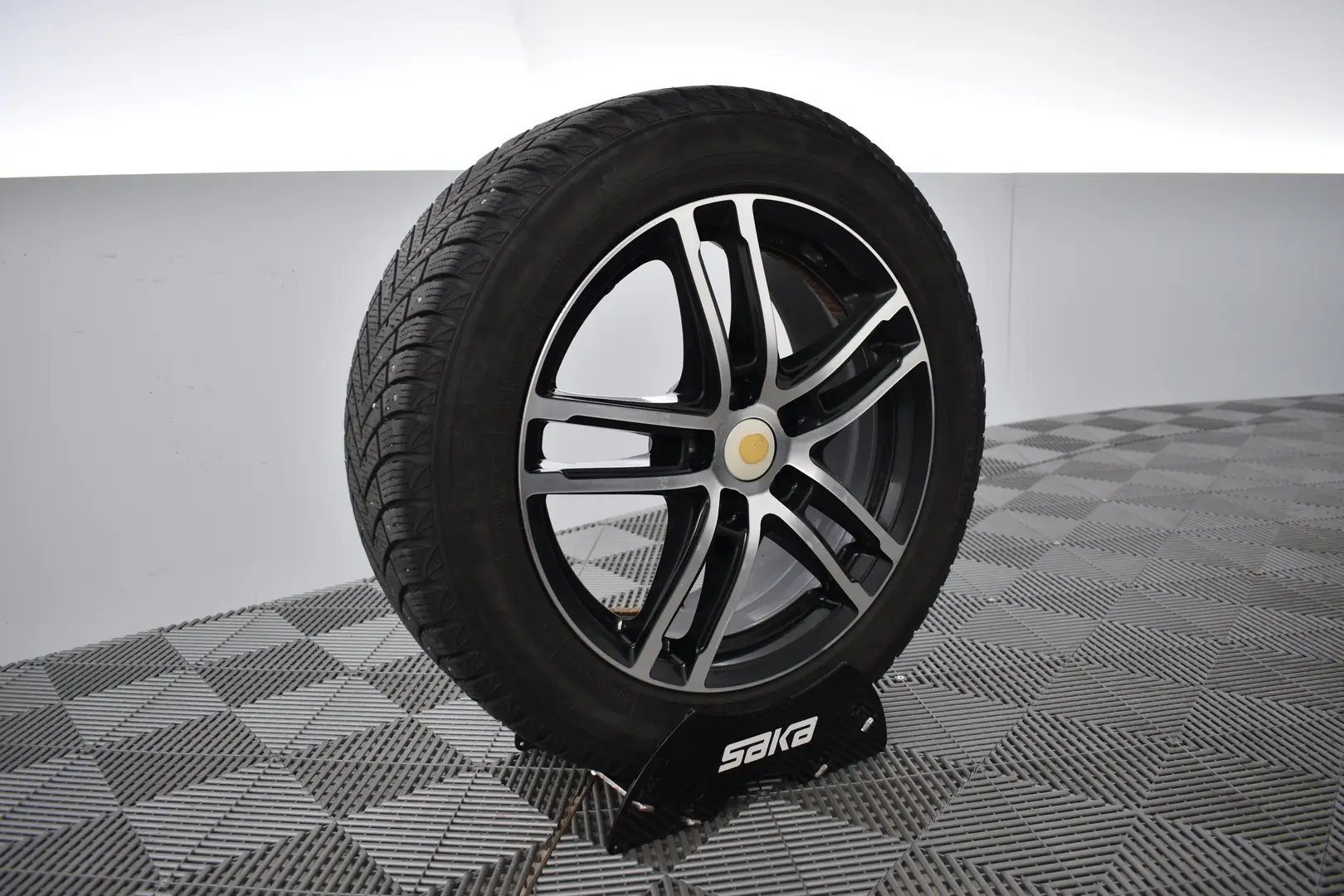 Car Image - mVR9odQt4c6ElLhBcWNBQ