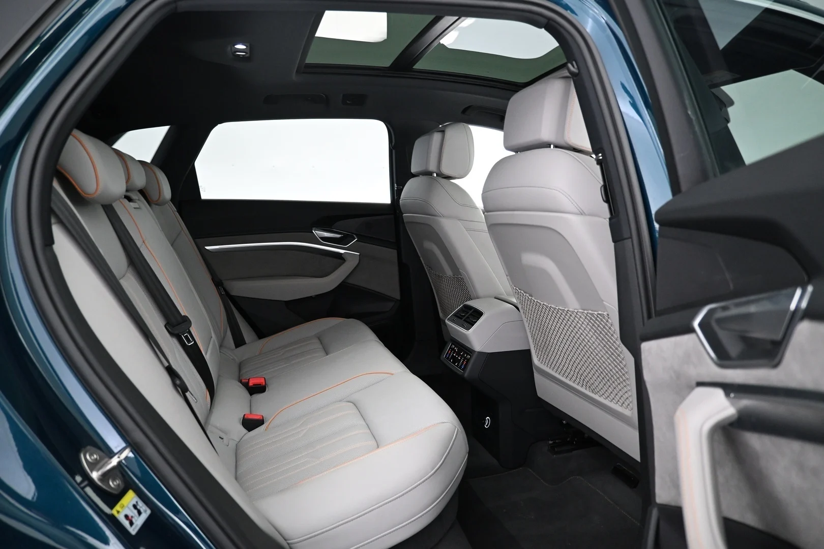 Car Image - 5tI86P4IYCglB5Gz8T0IeF