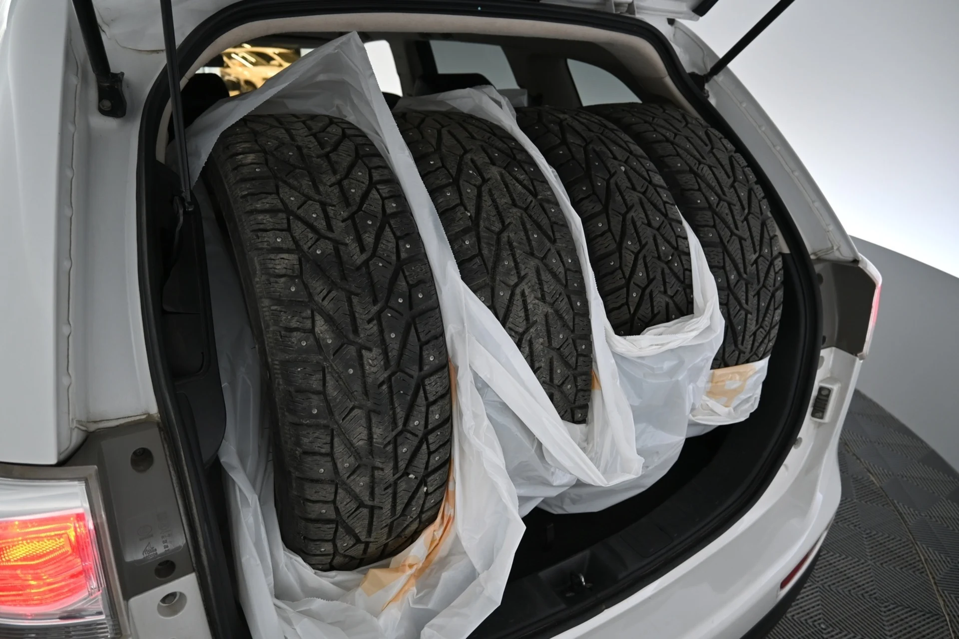 Car Image - 4Lm11WDejYSEAXGNUdZv25