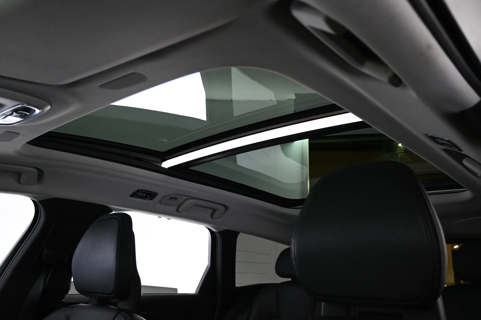 Car Image - 4zanVJC6PczF7OE8FDw947