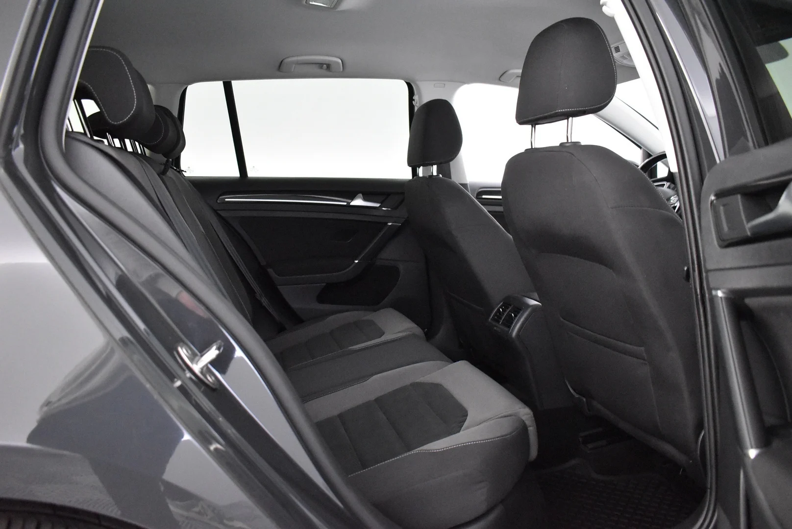 Car Image - 18TAYKnXOvJO1qQbDW2pRl