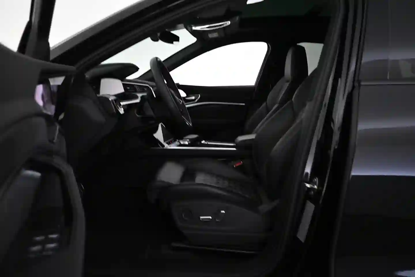Car Image - 3SeTrWVFpMxFcxx8TpHywU