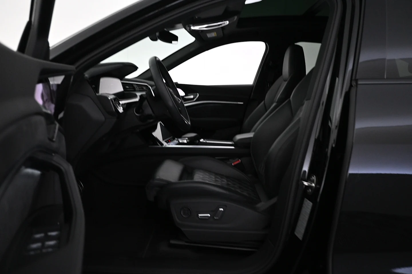 Car Image - 3SeTrWVFpMxFcxx8TpHywU