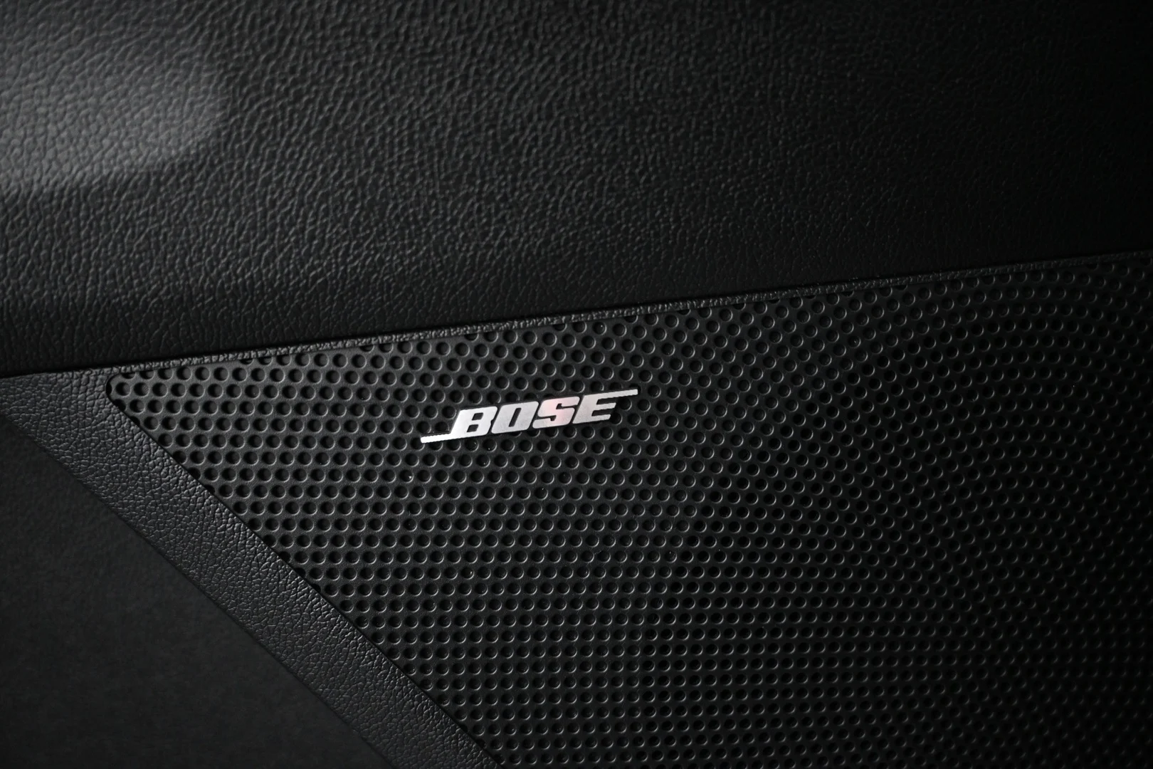 Car Image - 4Z916uJqHwGevyI16T8tfm