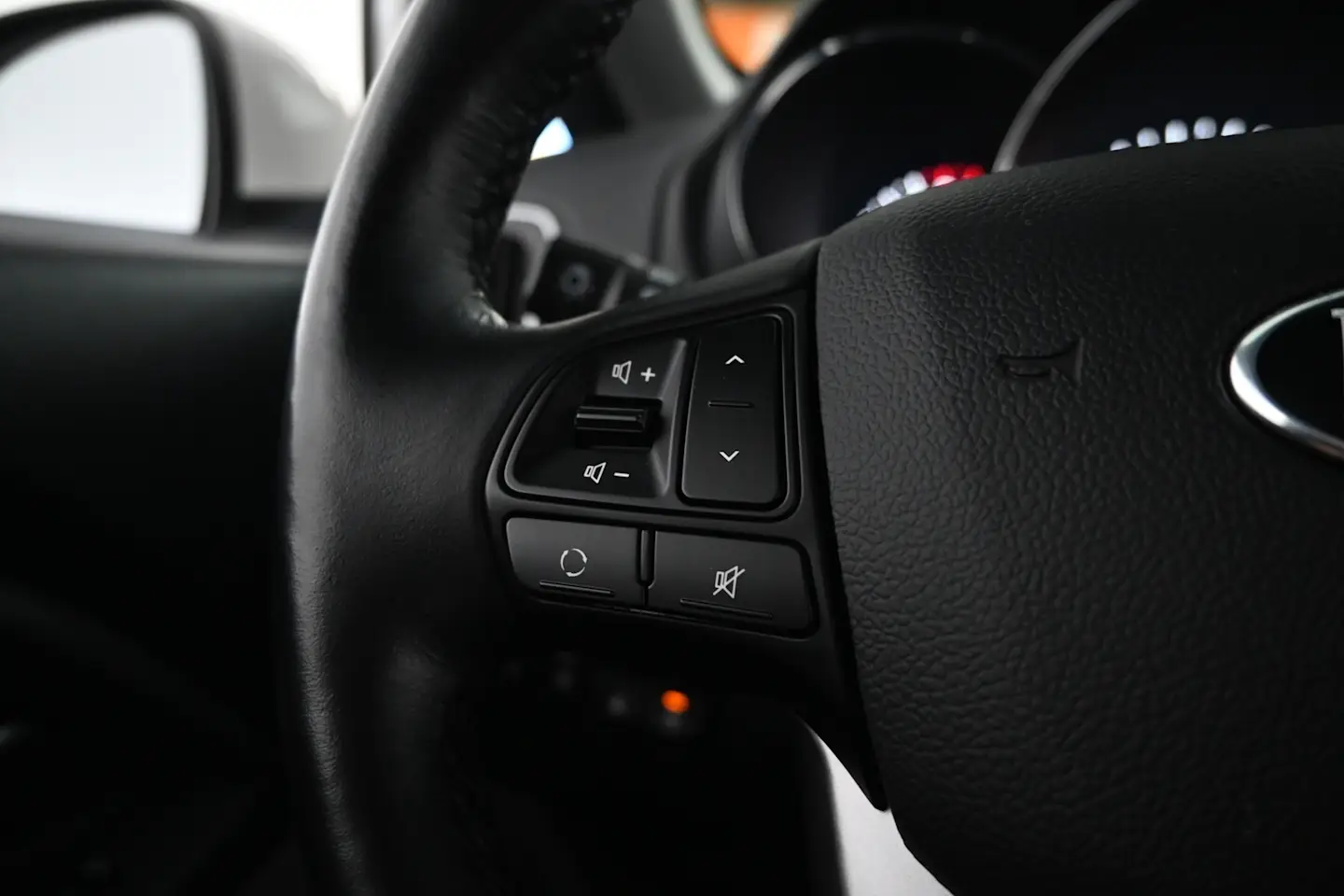 Car Image - 4Y4tz2SOYvpXJdzBQrNOXi