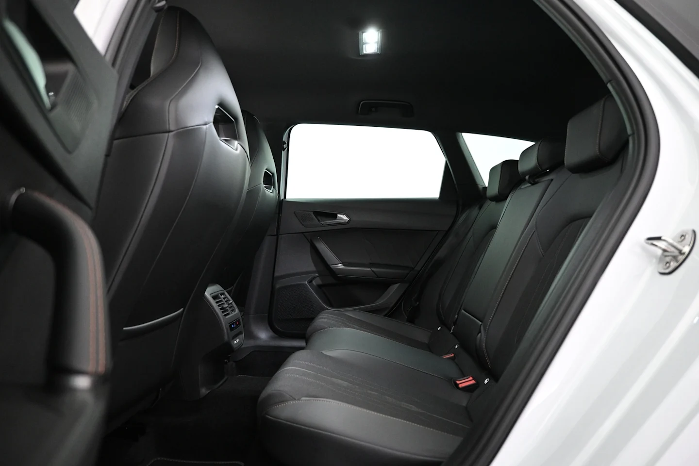 Car Image - 6qUmPknYV8RbM7Ee1X80BK