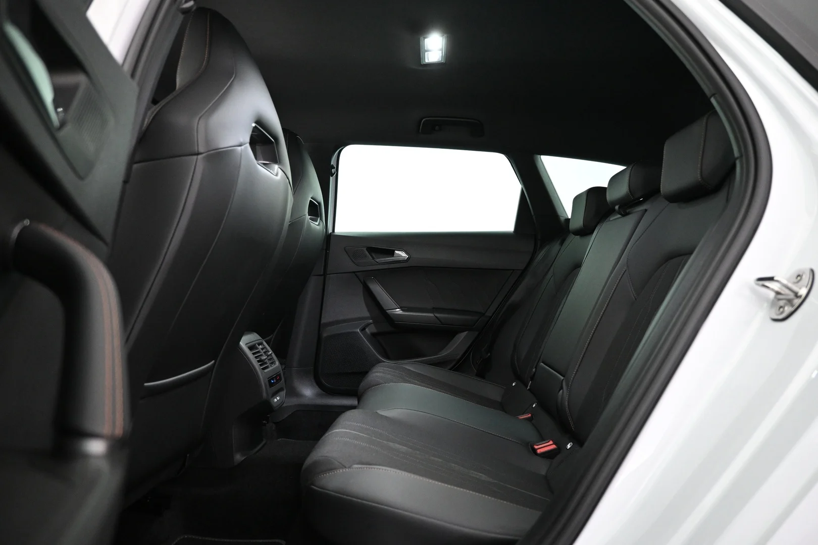 Car Image - 6qUmPknYV8RbM7Ee1X80BK