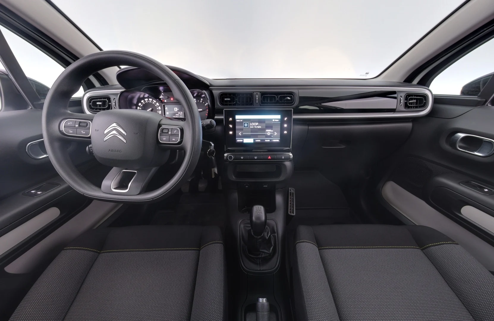Car Image - 74ENhmoLEev94zwLShDzb1