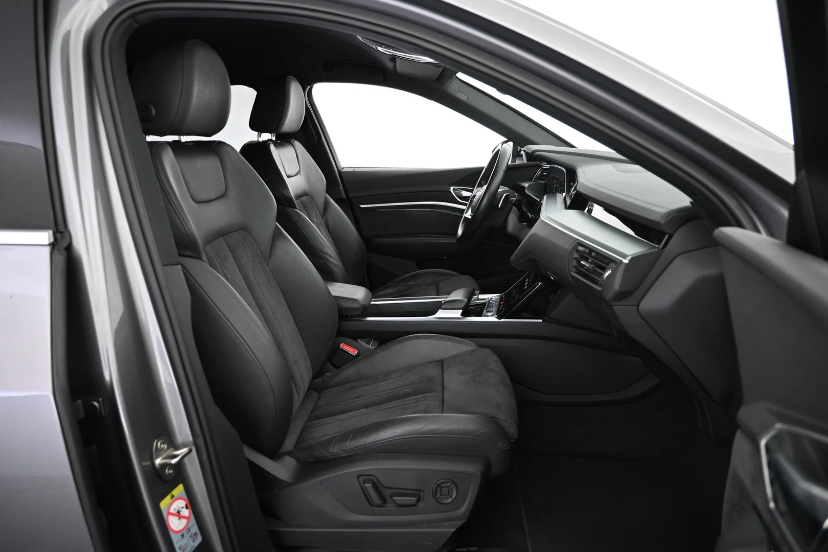 Car Image - 3JODJLWYwTfHjyzmpI4z1E