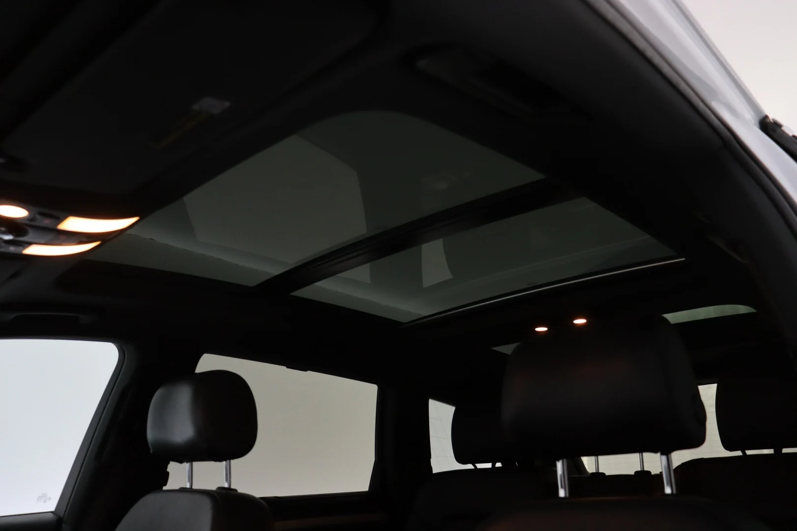 Car Image - 3Y08WY1eGKYyUMIyKKm2v8