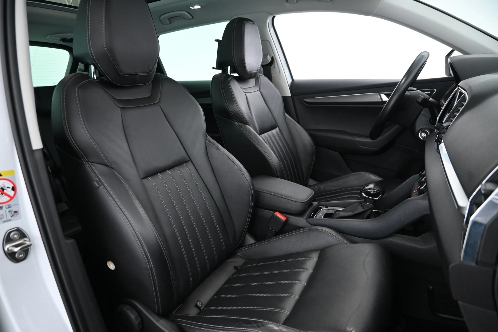 Car Image - 5N0mzvEZeU4yVTrayu20R8