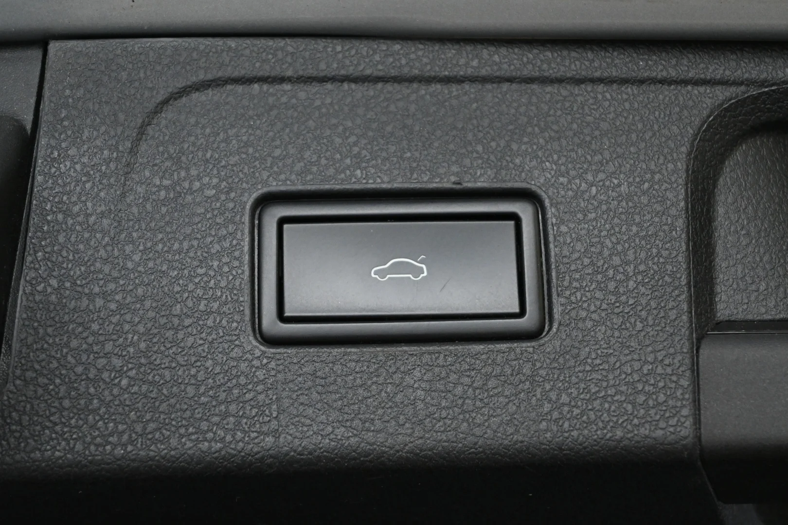 Car Image - 3Kfiu7oIfEuxYT8KgYBhAZ