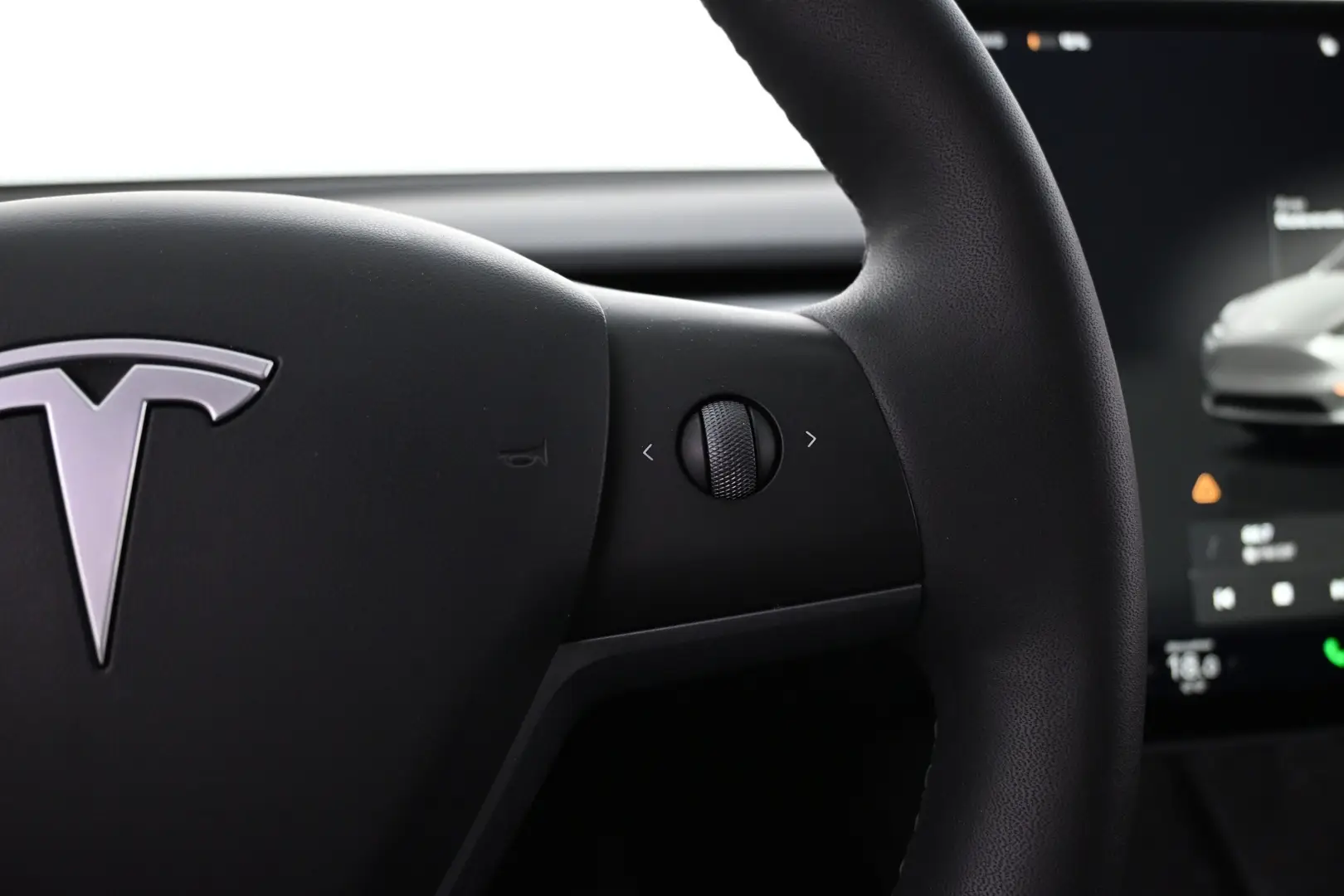 Car Image - 4U1u83Si8IaLEJppFEa7ZZ