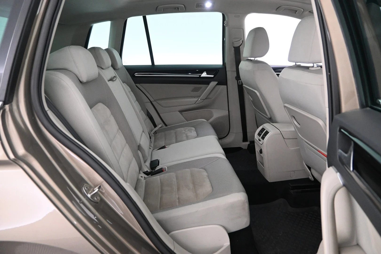 Car Image - 6s6vNYw9NVnxQjKo5WPxen