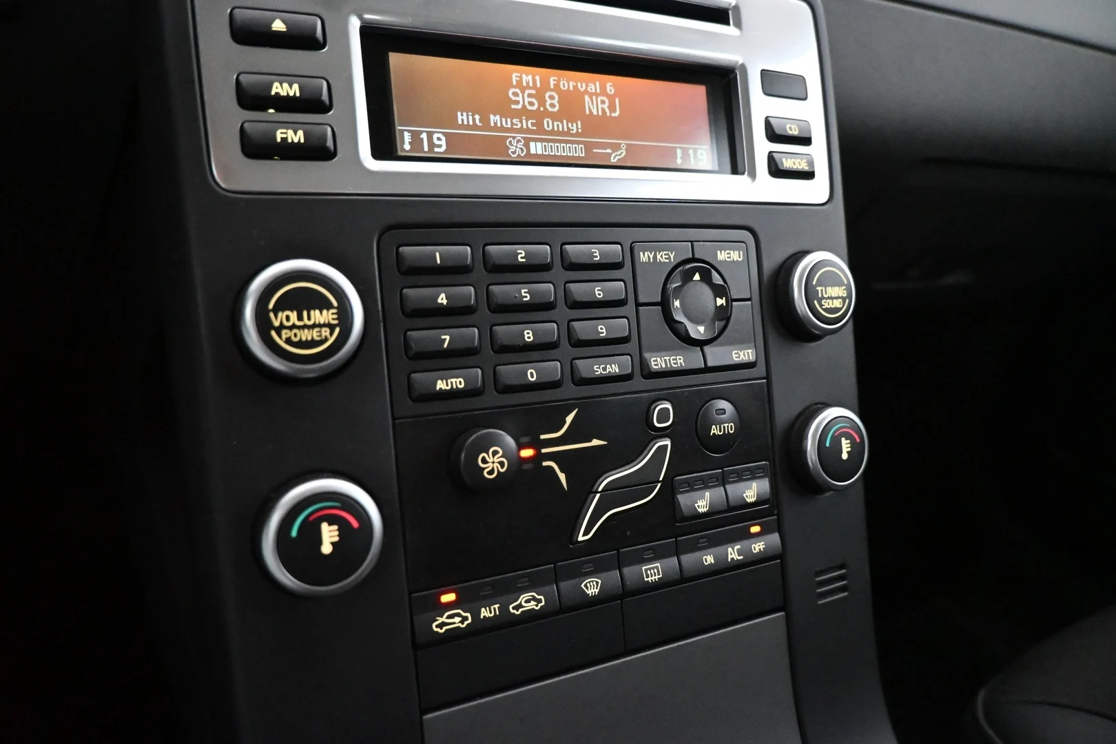 Car Image - 7d9S4z1glmAP1BbKSltPB0