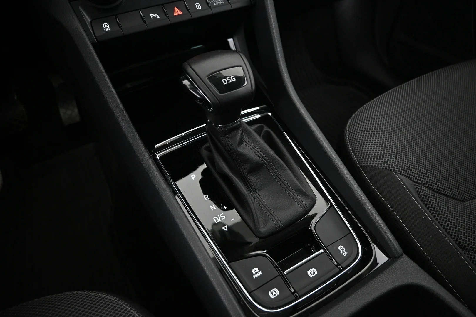 Car Image - 1uvIyXhrzgIc2SwhIRrDkF
