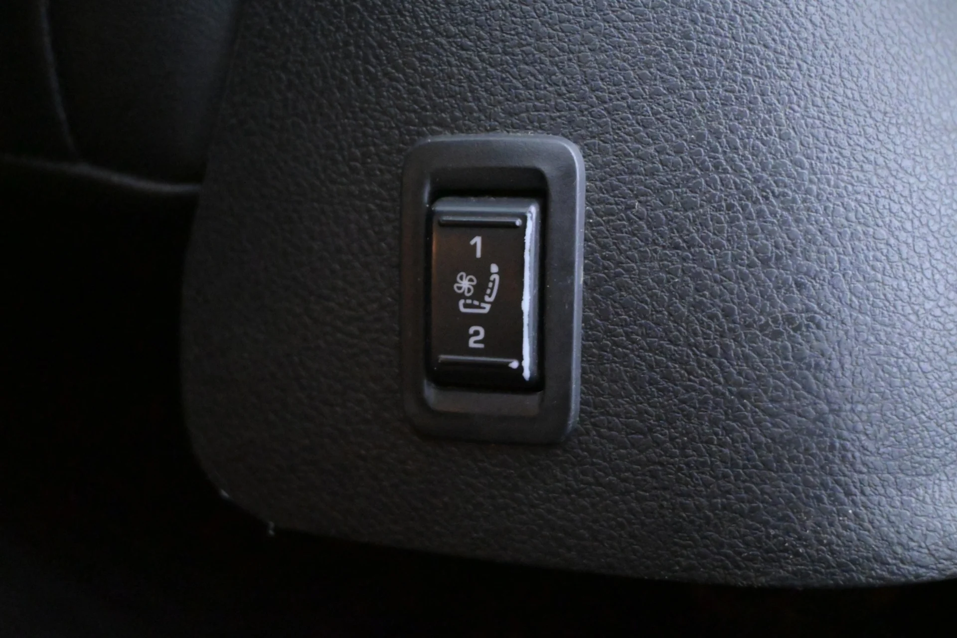 Car Image - 2l4oCtjPblXcC3G3tZ9J1y