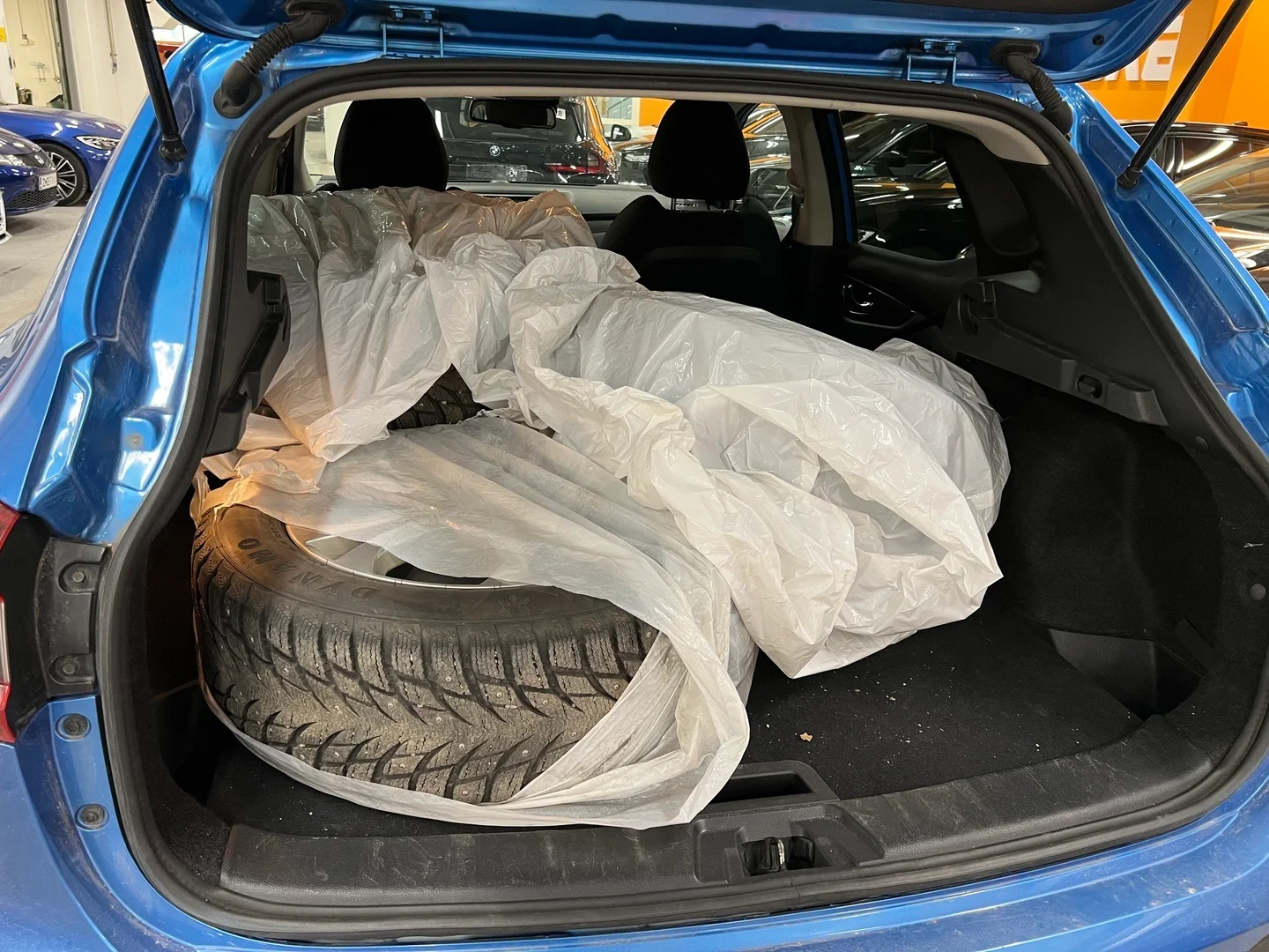 Car Image - 1x1YLMQUVVNQIlnpfWHpIk