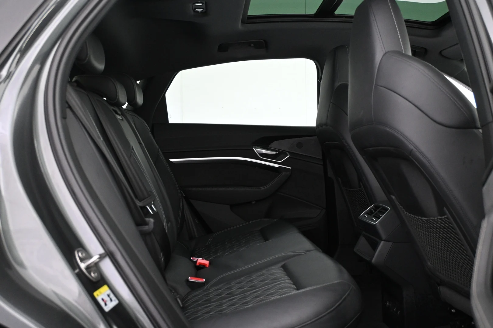 Car Image - 3pIS90ElmFn4m01QJQLG3g