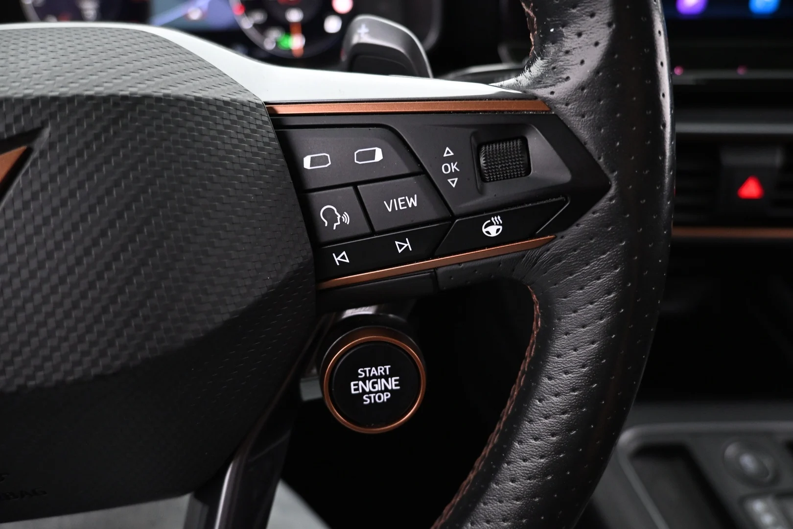Car Image - R9vmEf8nF30Qezmnn54Q3