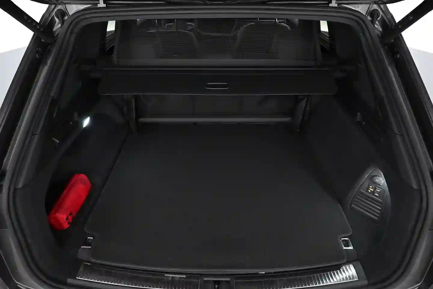 Car Image - 1ekN5JXrq9NzDKDStVcq8b