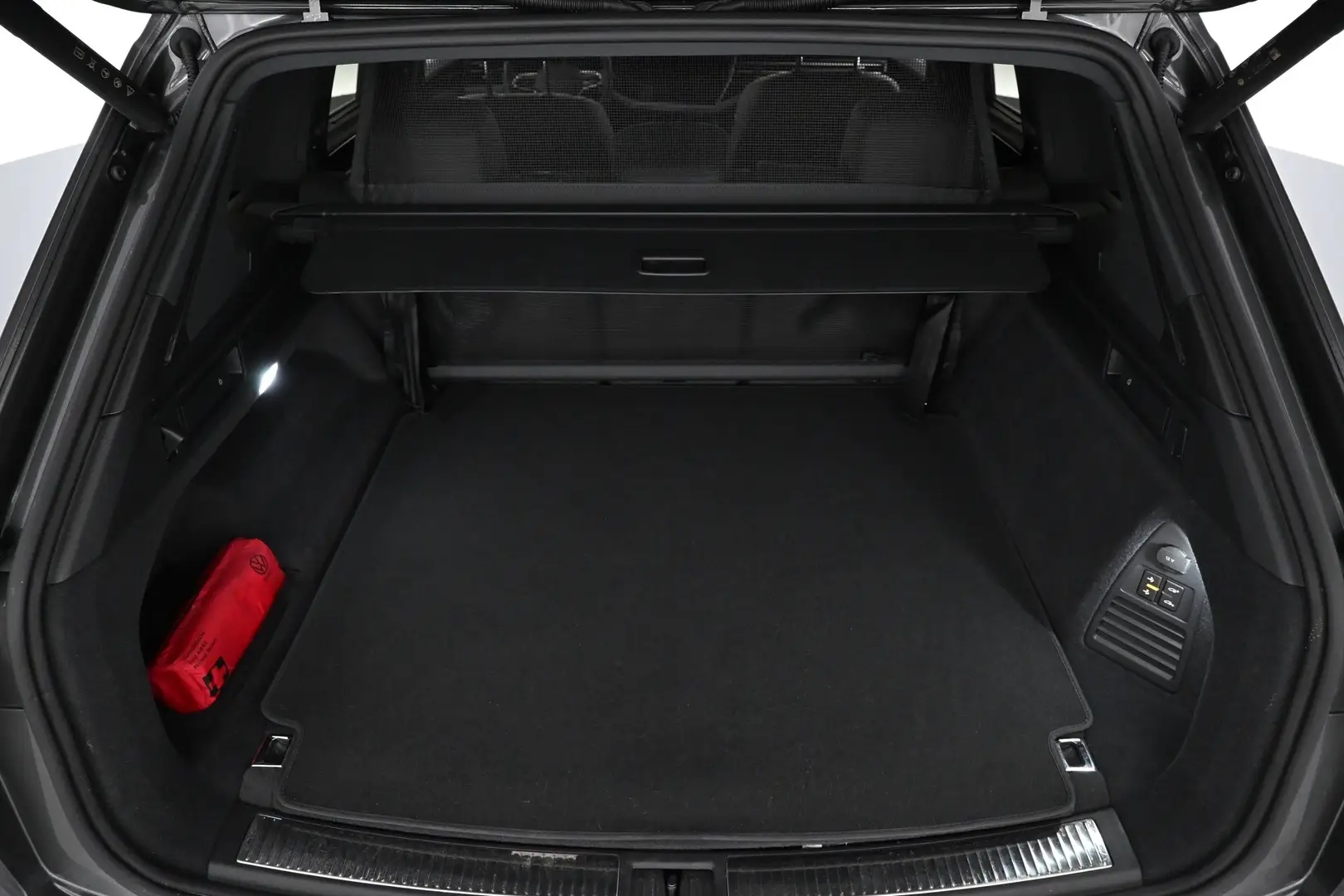 Car Image - 1ekN5JXrq9NzDKDStVcq8b