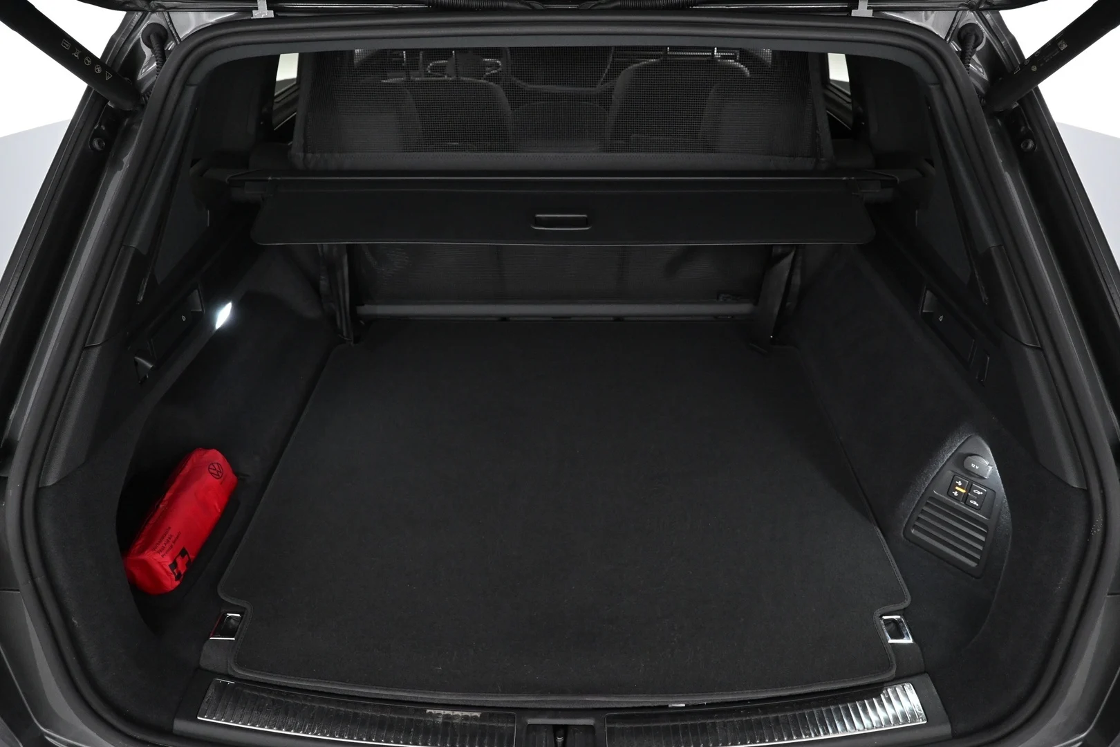 Car Image - 1ekN5JXrq9NzDKDStVcq8b