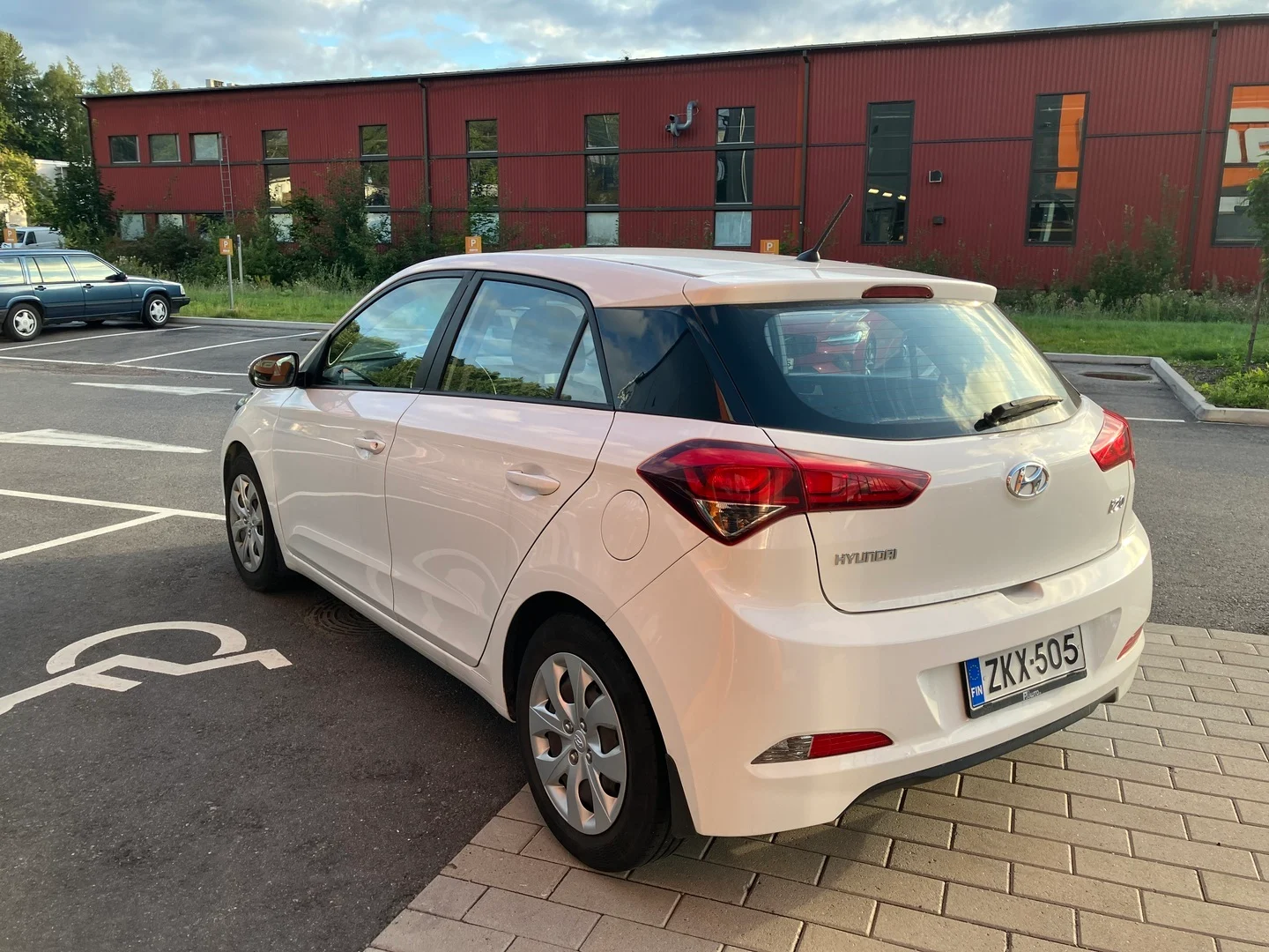 Car Image - 7I9OIgbIyILQ4Ww4SCJNHs