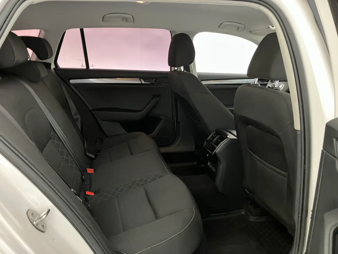 Car Image - 1GYt8zCfA90vLSVuf6sAfk