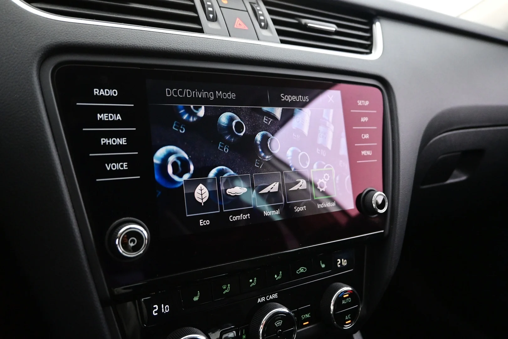 Car Image - 2mwVDo6OSKvbIle1Xyd551